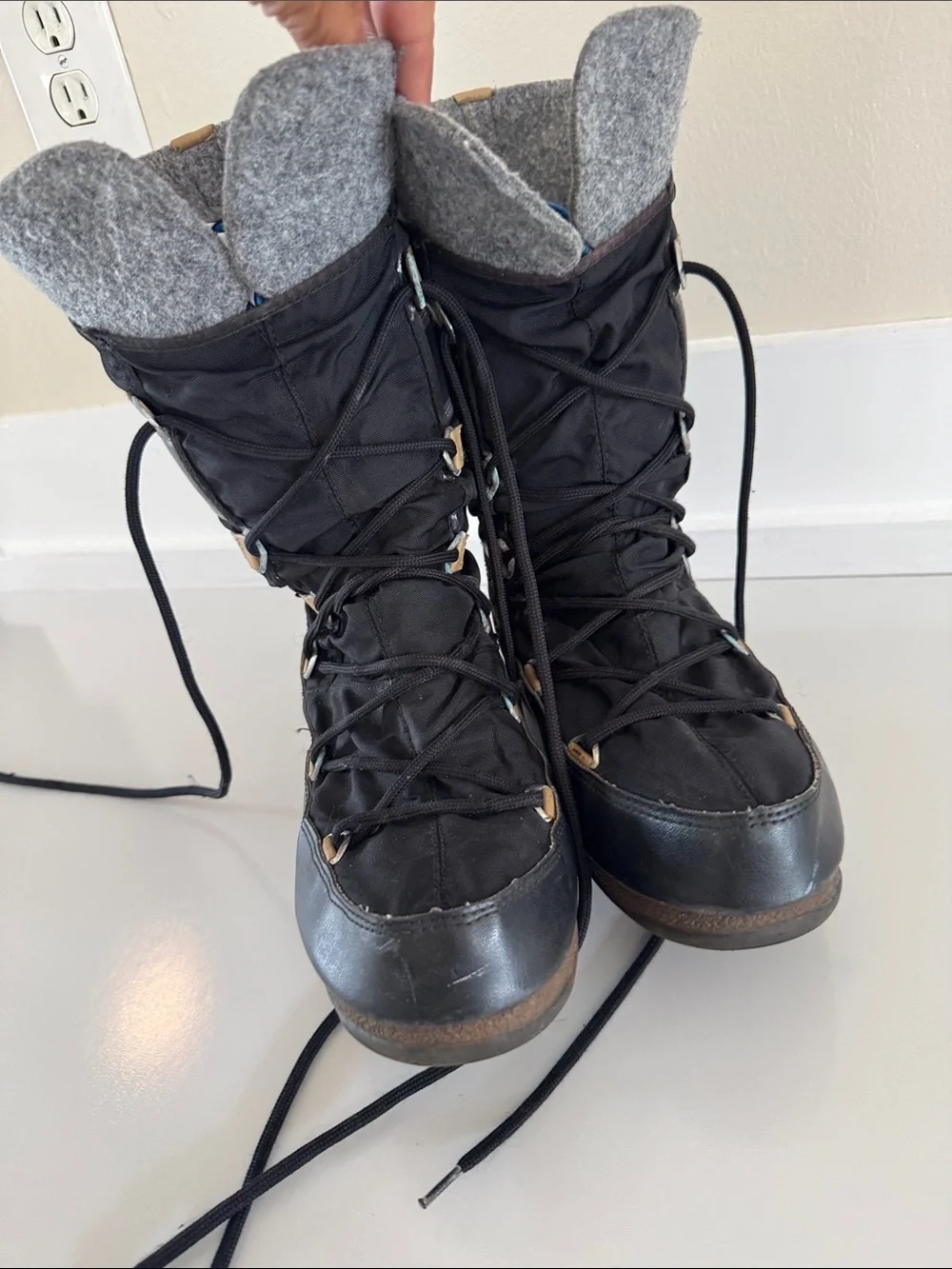 Moon Boot Women’s 7.5 Boots Nylon Lace Up Colorblock Black Gray Waterproof